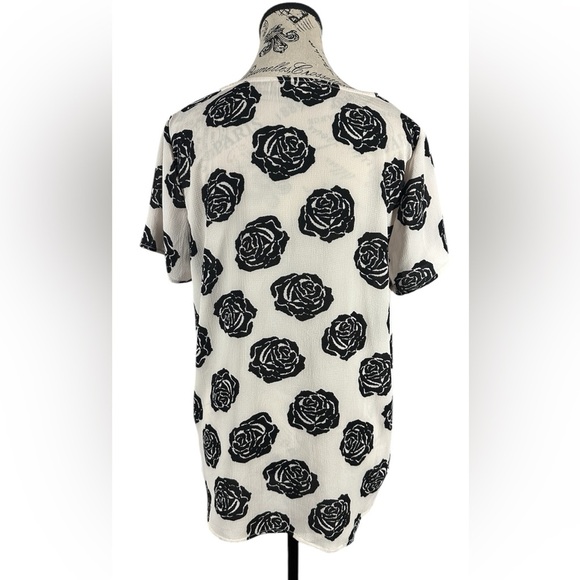C&E Women's White Black Floral V-Neck Short Sleeve Pullover Blouse Large - Picture 2 of 4